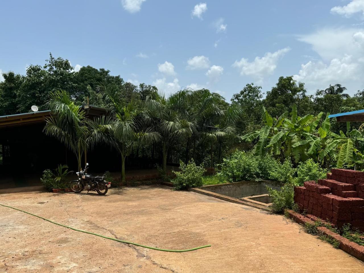 Hotel Shalini Palace Ratnāgiri Kültér fotó